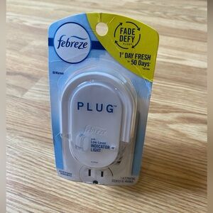 Febreeze plug in oil warmer scent room “Fade Defy” New in package
